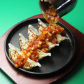 料理メニュー写真&nbsp;食べたら止まらない！鉄板自家製ミート餃子