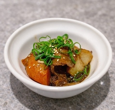 こだわりの牛すじ肉の赤ワイン煮込み