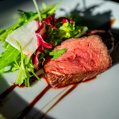 黒毛和牛のローストの写真