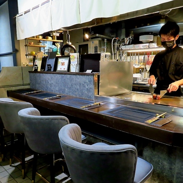 和牛鉄板焼ステーキ 丼と膳 Diner rayの雰囲気1