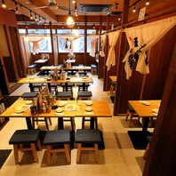 《西院駅で宴会》木を基調とした落ち着きのある店内