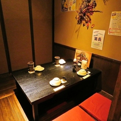 【4名様向け完全個室】雰囲気も自慢の個室！女子会、男子会、会社飲み会、お友達同士や、ご家族にも◎人数に合わせてお席にご案内いたします。様々なシーンに最適な旬の食材を使用した飲み放題付の宴会コースも各種ご用意しています。また単品でのアラカルト用の飲み放題プランも併せてご利用くださいませ。