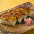 料理メニュー写真 穴子棒寿司　～新鮮な焼き穴子の棒寿司。甘辛いタレと酢飯が一体に。