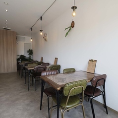 新鮮な旬の野菜を使用した美味しい料理を囲みながら、友人との絆を深める特別な時間をお楽しみくださいませ。