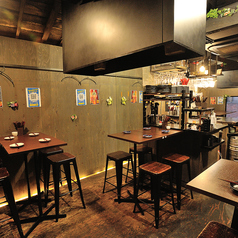 16名様まで座れる大人数席や、2名様用カップルシートなどあり！移動可能なテーブルもあるので、お気軽にお問い合わせください！