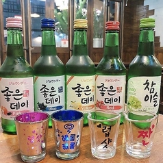 韓国料理シェフこだわりの本場の味！チャミスル・マッコリをはじめ、珍しい韓国のお酒もお楽しみください！の写真