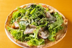 生ハムとたっぷり野菜のサラダＰＩＺＺＡ