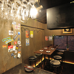 16名様まで座れる大人数席や、2名様用カップルシートなどあり！移動可能なテーブルもあるので、お気軽にお問い合わせください！