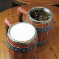 冒険気分高まる！こだわりの食器で乾杯！