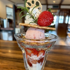 いちごパフェ