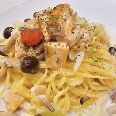 秋鮭とキャベツときのこのクリームパスタ いくら添え