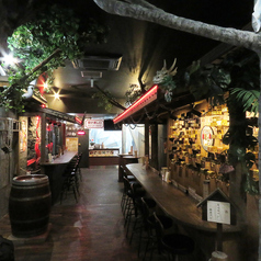 最大12名様までご利用可能なテーブル席は、会社の同僚やサークル仲間との大人数でのご利用にぴったり!みんなでワイワイ、ダンジョン料理をシェアしながら楽しいひとときを過ごしましょう!