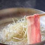 メインに名物”博多もつ鍋”or”特選しゃぶしゃぶ”が選べる食べ放題コースが◎