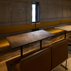 ゆったりくつろげるソファ席