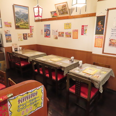 カウンター5席ございます。