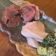 「肉の刺盛」当店では逸品料理も数多くご用意。