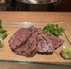 広島和牛モモ肉のタタキ