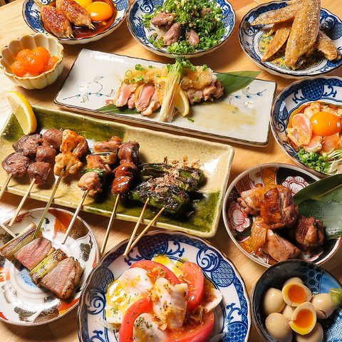 香ばしい香りが食欲をそそる炭火焼き鳥や、国産地鶏を使用した絶品料理をご堪能あれ！