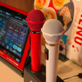 【全室最新機種DAM完備】 当店では、全ルームに最新のカラオケ機器「DAM」を導入しております!圧倒的なサウンドクオリティと豊富な楽曲数で、歌い心地は抜群です◎精度の高い採点機能も楽しめるので、練習から本格的な歌合戦まで、最高の音響環境でカラオケを存分に堪能していただけます♪