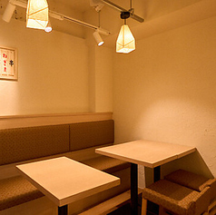 【少人数様でも大歓迎】西新宿駅近くの好立地。いつでも気兼ねなくお立ち寄りください♪お席の確保は、コースページからの事前予約が確実です。