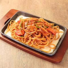 熱々の鉄板で提供！昔懐かしい本格鉄板ナポリタン