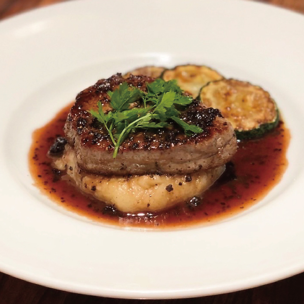 牛フィレ肉のステーキが1936円！金イタ一押の一品に仕上がっています。是非御賞味下さいませ。