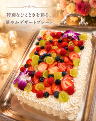 華やかなスクエアタイプの特製ケーキもご用意可能です。ご注文は35,000円税込より承っております～