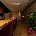 お一人様でも気兼ねなくご利用いただけるカウンター席。旬の会席料理をゆっくりとお楽しみいただけます。