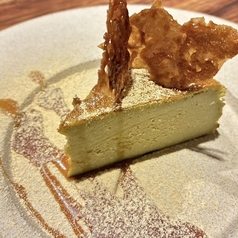 【月替わりスイーツ】抹茶のチーズケーキ(きな粉キャラメルソース)