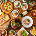 ピザやパスタ、アヒージョに生ハムと言ったイタリアンメニューだけでなく、居酒屋で人気上位を占める飲むには欠かせないおつまみ、枝豆に冷奴、冷やしトマトに唐揚げ、軟骨にポテトフライなども食べ放題!!友人との飲み会だけでなく、会社宴会、合コン、デートなど様々なシチュエーションにご利用いただけます♪