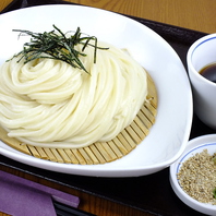 もっちり、ツヤツヤ♪こだわりの“花は咲くの自家製麺”