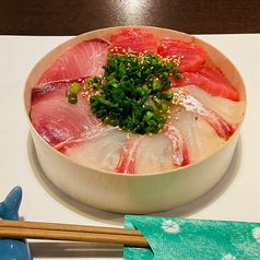 旬の3種刺身、三色海鮮丼 3-Variety Rice Bowl