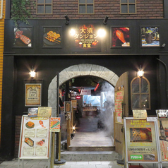 お仕事の疲れを癒したいなら、カウンター席でサクッと一杯がおすすめ◎冷たいドリンクで、明日の活力をチャージしてくださいね！