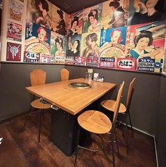 4名テーブルを２つご用意♪プライベートやデートでもぜひご利用ください。