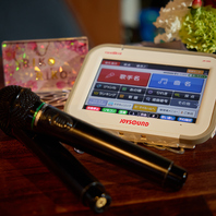 カラオケは一曲100円(税込)でご利用可能