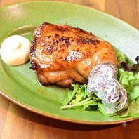 香ばしさが食欲をそそる！自慢の炭火焼き