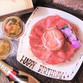 料理メニュー写真 【誕生日＆記念日にオススメ♪】 お洒落なオリジナル肉ケーキ