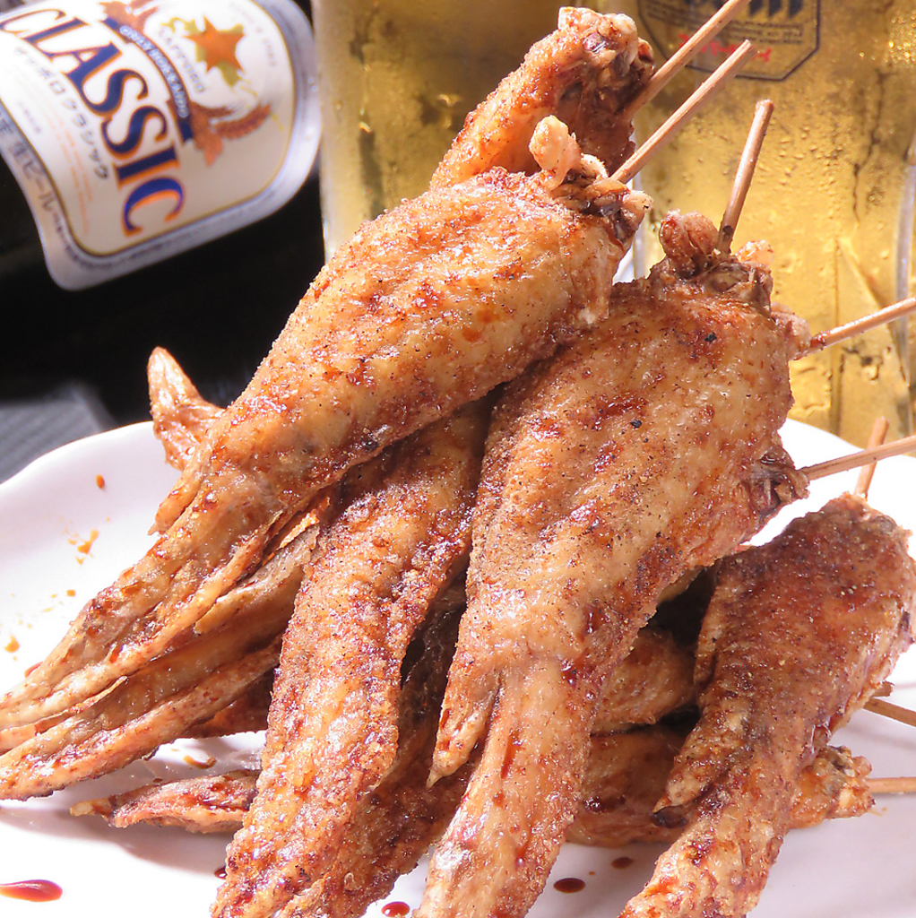 キンキンに冷えたビールと楽いちの看板メニュー甘から手羽先のコンビは相性抜群◎
