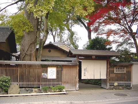 京都・東山に佇む、四季の京都と豆腐料理を味わえる『蓮月茶や』
