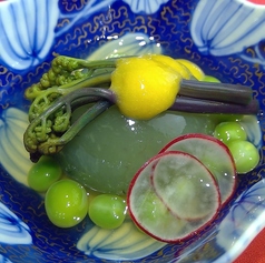 天然赤わらびの葛豆腐(わらび餅) 旨酢