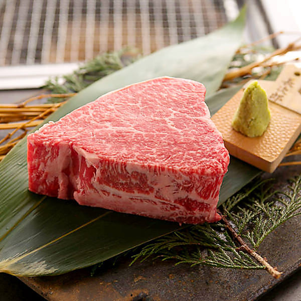 柔らかい食感と、食べやすさでお客様の舌を魅了し心をつかんで離さない、魔性を帯びた逸品です