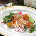 料理メニュー写真&nbsp;炙りサーモンとアボカドの和風マリネ