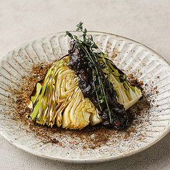 キャベツの蒸し焼き~タプナードソース~