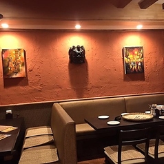 ゆったりとくつろげるソファー席もご用意しています◎リラックスしてお食事を楽しみたい方や、デートにもおすすめです。