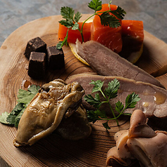 本日の自家製燻製盛り合わせ