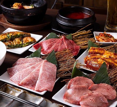 秘伝のタレをもみ込む焼肉や本格的な韓国料理が旨い！冷えたジョッキで飲むお酒も旨い