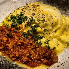 ガーリックオムライスミートソースがけ