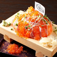 青森サーモン&いくら!!豪華ぶっとびタワー盛り(銀しゃり入り)