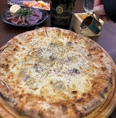 クアトロフォルマッジ～四種のチーズピザ～