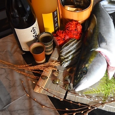 季節によって珍しいお魚と日本酒をご用意